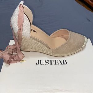 JUSTFAB “Nicolette” taupe wedges size 6.5